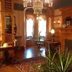 Hermansaders Victorian Mansion B & B