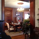 Hermansaders Victorian Mansion B & B