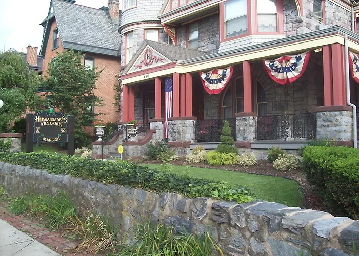 Hermansaders Victorian Mansion B & B