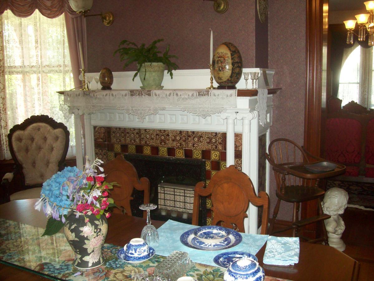 Hermansaders Victorian Mansion B & B 2*