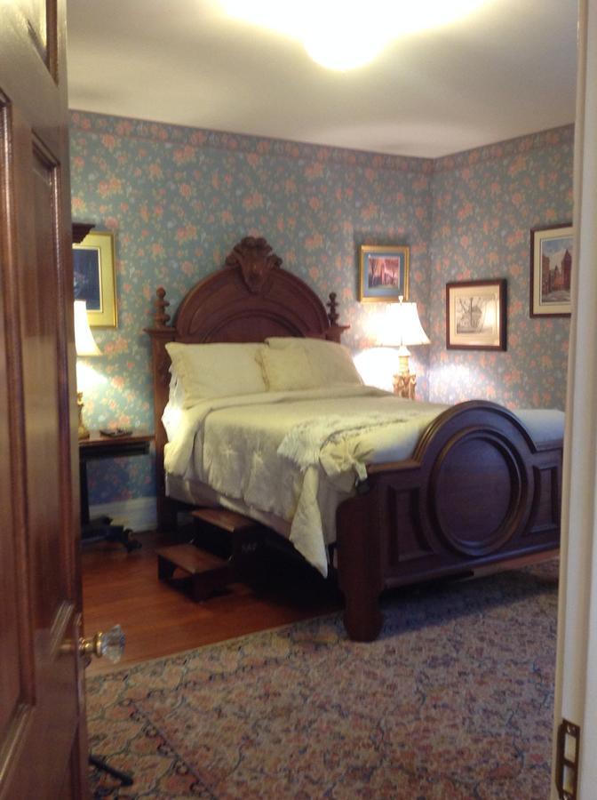Hermansaders Victorian Mansion B & B Bed and breakfast Columbia